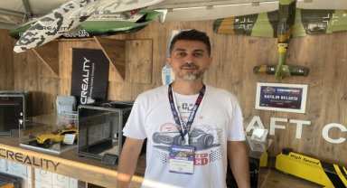 Eğitim videolarıyla gençlere üç boyutlu yazıcıları sevdiren mühendis TEKNOFEST İzmir'de