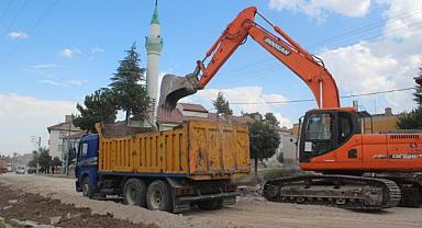 Emirdağ Belediyesi Afyon Yolu'nda Hummalı Çalışmalarına Devam Ediyor