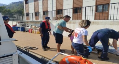 Fethiye açıklarındaki teknede yaralanan kişiye tıbbi tahliye