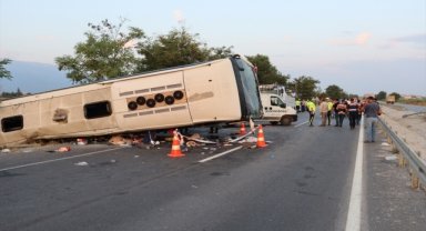 GÜNCELLEME - Denizli'de kum yüklü kamyon otobüse çarptı, 6 kişi öldü, 42 kişi yaralandı
