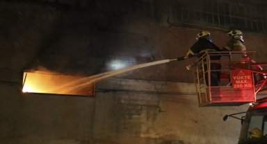 GÜNCELLEME - Uşak'ta tekstil fabrikasında çıkan yangın söndürüldü