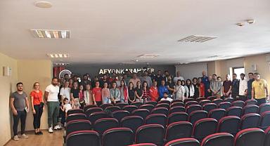 İl Müdürü Kasapoğlu antrenörler ile değerlendirme toplantısı yaptı