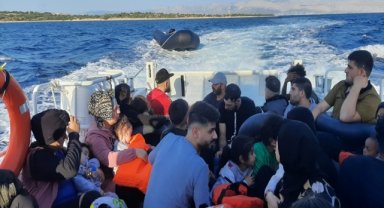 İzmir açıklarında 228 düzensiz göçmen yakalandı