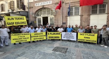 İzmir'de "S plaka" mağduru olduğunu iddia eden grup basın açıklaması yaptı