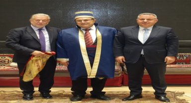 İzmir'in Ahisi, kalfası ve çırağı şed kuşandı