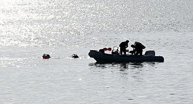 İzmir'de düşen helikopter ile 3 personelini arama kurtarma çalışmaları sürüyor