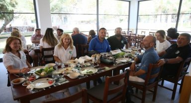 Kadınlar Voleybol 1. Lig ekiplerinden Bodrumsporlu oyuncular kaynaşma etkinliğinde bir araya geldi