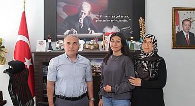 Kaymakam Duru'dan dereceye giren öğrencimize ödül