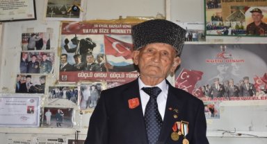 Kore gazisi Yusuf Çavuş madalyasını gururla taşıyor