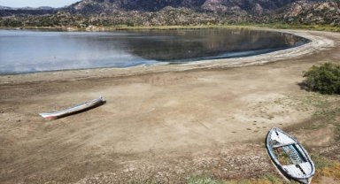 Kuş cenneti Bafa Gölü'nün suyu yaklaşık 20 metre çekildi