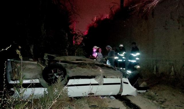 Kütahya'da istinat duvarından düşen otomobildeki 2 kişi yaralandı