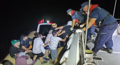 Muğla açıklarında 18 düzensiz göçmen kurtarıldı