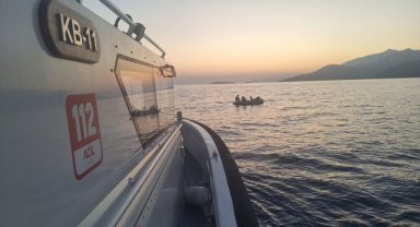 Muğla açıklarında 46 düzensiz göçmen kurtarıldı, 38 düzensiz göçmen yakalandı