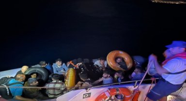 Muğla açıklarında geri itilen 22 düzensiz göçmen kurtarıldı