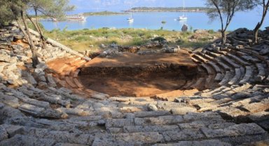 Sedir Adası'ndaki antik surlar ve tiyatro gün yüzüne çıkarılıyor