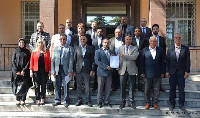 “Tüm vekillerimiz ile birlikte bu şehrin hizmetkârıyız”