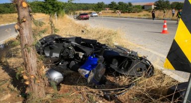 Uşak'ta otomobille çarpışan motosikletteki 2 kişi yaralandı