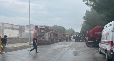 Uşak'ta tekstil fabrikasında yangın çıktı