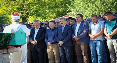 Uşak'ta kamyonetle motosikletin çarpıştığı kazada 2 kişi öldü