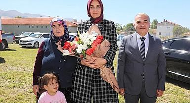 Vali Yiğitbaşı, Dinar'da kara buğday hasadı için düzenlenen etkinliğe katıldı