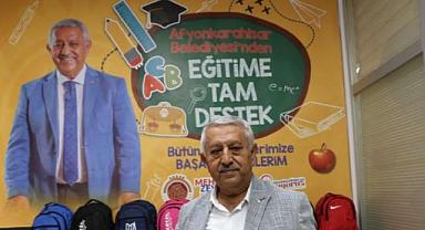 ZEYBEK BAŞKAN´DAN ÖĞRENCİLERE KIRTASİYE DESTEĞİ