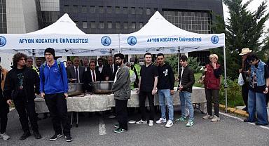 AKÜ'de öğrencilere etli pilav ikram edildi