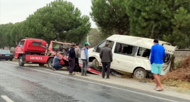 Aydın'da devrilen minibüsteki 3 kişi yaralandı