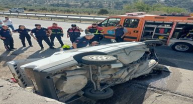 Aydın'da devrilen otomobildeki 1 kişi öldü, 2 kişi yaralandı