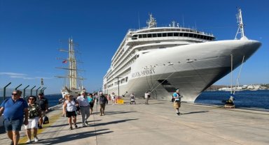 Bahamalar bayraklı yolcu gemisi Silver Spirit Bodrum'u ziyaret etti
