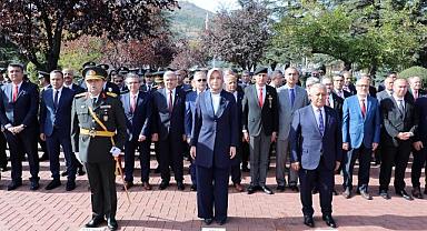 Cumhuriyetin 100. Yılı Nedeniyle Atatürk Anıtı’na Çelenk Sunuldu