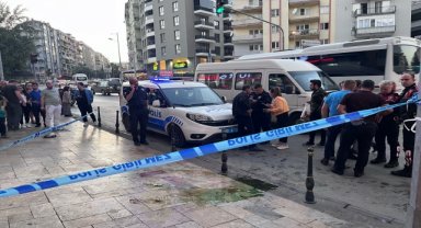 Denizli'de sokakta karısını bıçakla yaralayan kişi, çevredekilerin müdahalesiyle yakalandı