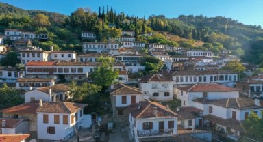 "Dünyanın En İyi Turizm Köyleri" listesine giren Şirince, daha fazla ziyaretçi çekmeyi hedefliyor