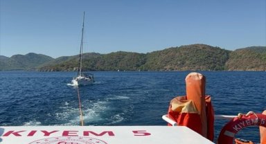 Fethiye açıklarında arıza nedeniyle sürüklenen tekne kurtarıldı