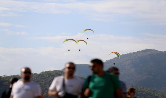 Fethiye'de 23. Uluslararası Ölüdeniz Hava Oyunları Festivali başladı