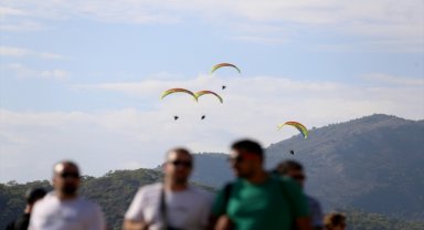 Fethiye'de 23. Uluslararası Ölüdeniz Hava Oyunları Festivali başladı