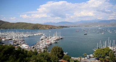 Fethiye'de lüks yat "Aurora"ya yakıt ikmali yapıldı