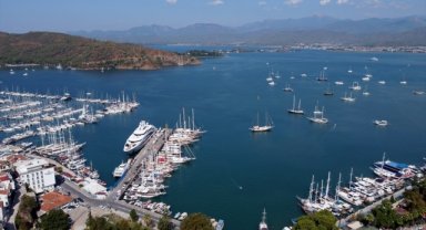 Fethiye'de süper yat I Dynasty'a yakıt ikmali yapıldı