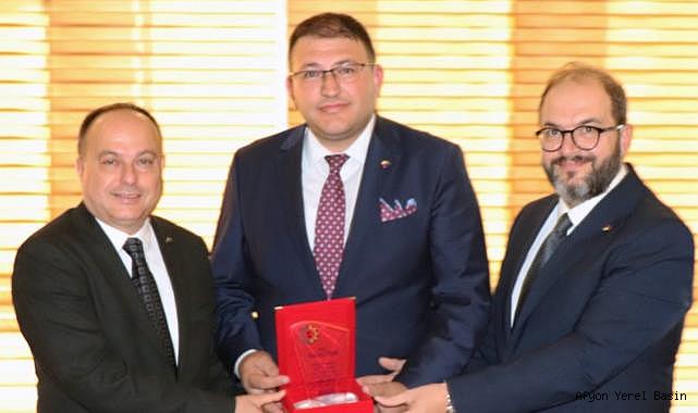 GENÇ GİRİŞİMCİLERE PLAKET TAKDİM EDİLDİ