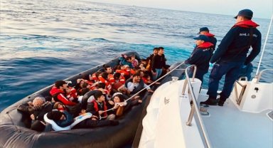 İzmir açıklarında 113 düzensiz göçmen kurtarıldı