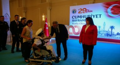 İzmir'de Cumhuriyet'in 100. yıl dönümü kutlandı