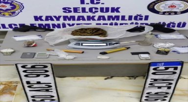 İzmir'de düzenlenen operasyonda yakalanan 3 kişi tutuklandı