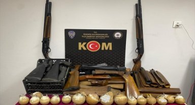 İzmir'de düzenlenen silah kaçakçılığı operasyonunda 3 kişi yakalandı