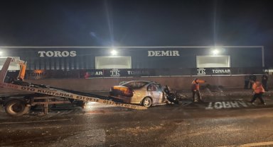 İzmir'de işçi servisleri ve otomobilin karıştığı kazada 6 kişi yaralandı