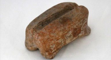 İzmir'deki Ulucak Höyüğü kazılarında 7 bin 700 yılık kil obje bulundu