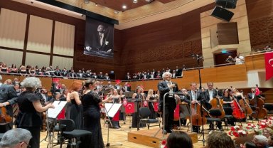 İzmir Devlet Senfoni Orkestrası ile Devlet Opera ve Balesi Korosu'ndan Cumhuriyet Bayramı konseri