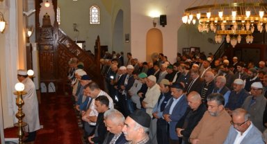 İzmir ve çevre illerde Filistin'de hayatını kaybedenler için gıyabi cenaze namazı kılındı