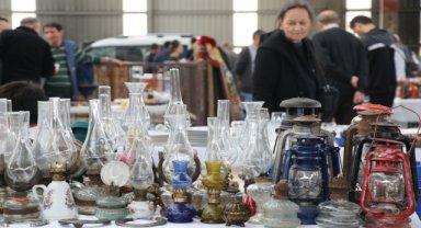 Kütahya'nın antika pazarı koleksiyonlarını zenginleştirmek isteyenleri buluşturuyor
