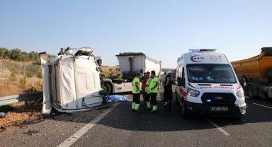 Manisa'da tırla kamyonun çarpışması sonucu 1 kişi hayatını kaybetti