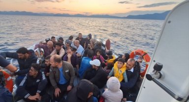 Marmaris açıklarında 49 düzensiz göçmen kurtarıldı
