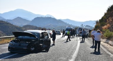 Muğla'da iki aracın çarpıştığı kazada 5 kişi yaralandı